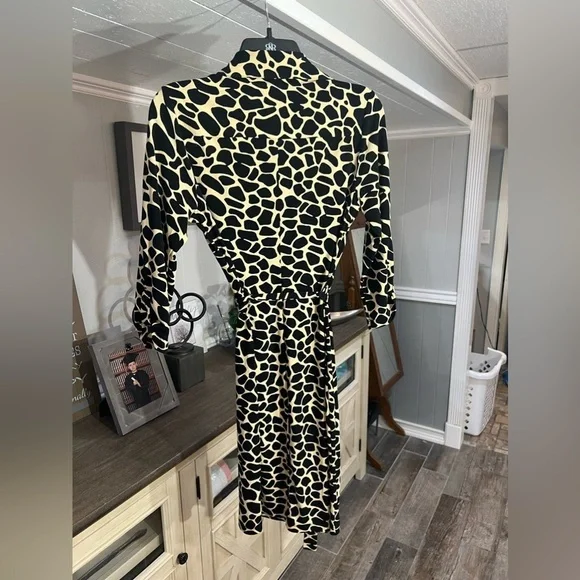 Dress​​ - Picture 4 of 6